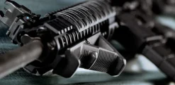 Magpul AFG-2 Angled Fore Grip viisto kädensija Picatinny-kiskoon