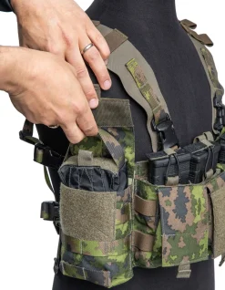 Mayflower UW Chest Rig
